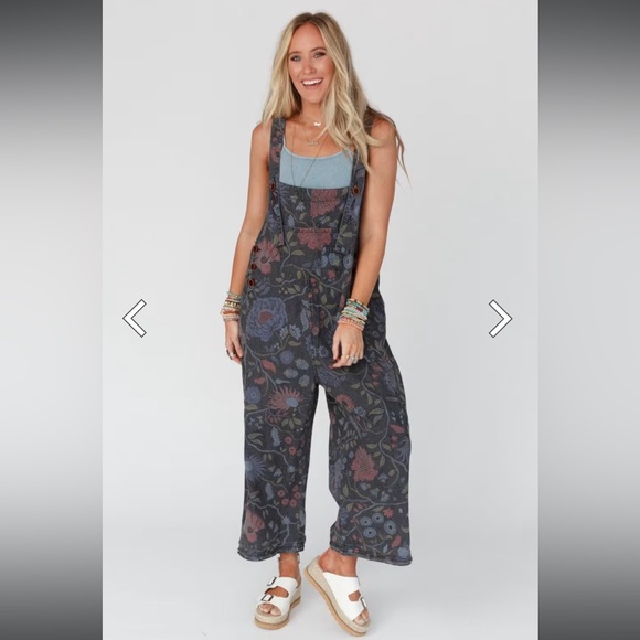 Easel High Hopes Slouchy Denim Overalls in Floral Black Denim Size Medium NWT - Picture 1 of 5